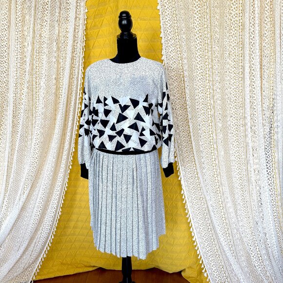 Vintage 70s Union Made 2-Piece Black & White Pleated Dress Set by REO Originals - Picture 3 of 9
